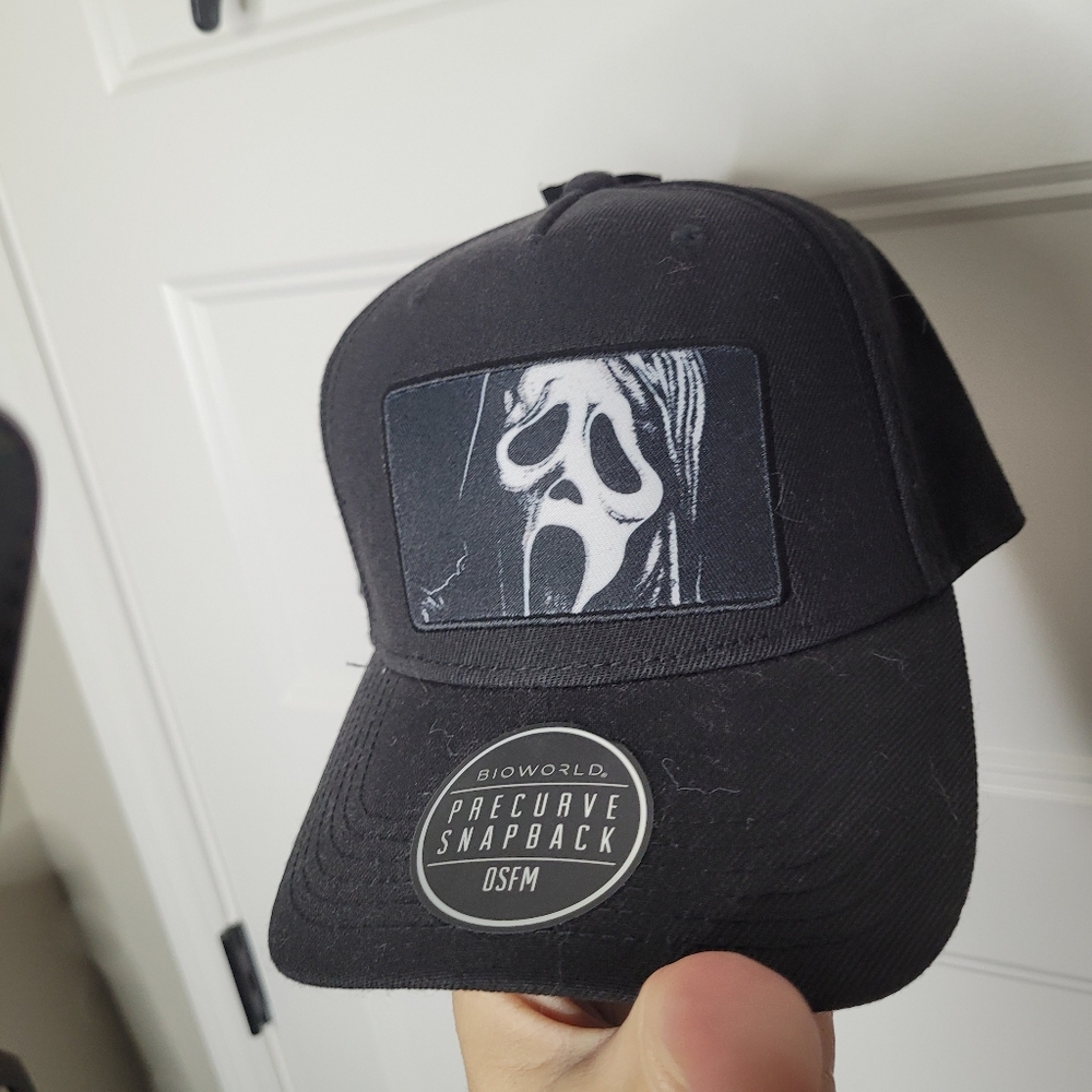 NWT Bioworld Ghostface snapback hat featuring a pre-curved brim